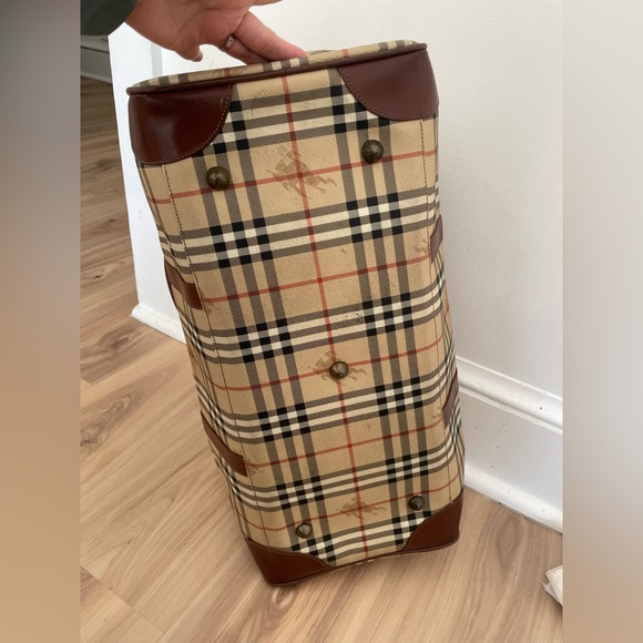 BURBERRY vintage 
BROWN HAYMARKET CHECK COATED CANVAS DUFFLE BAG - Picture 12 of 16